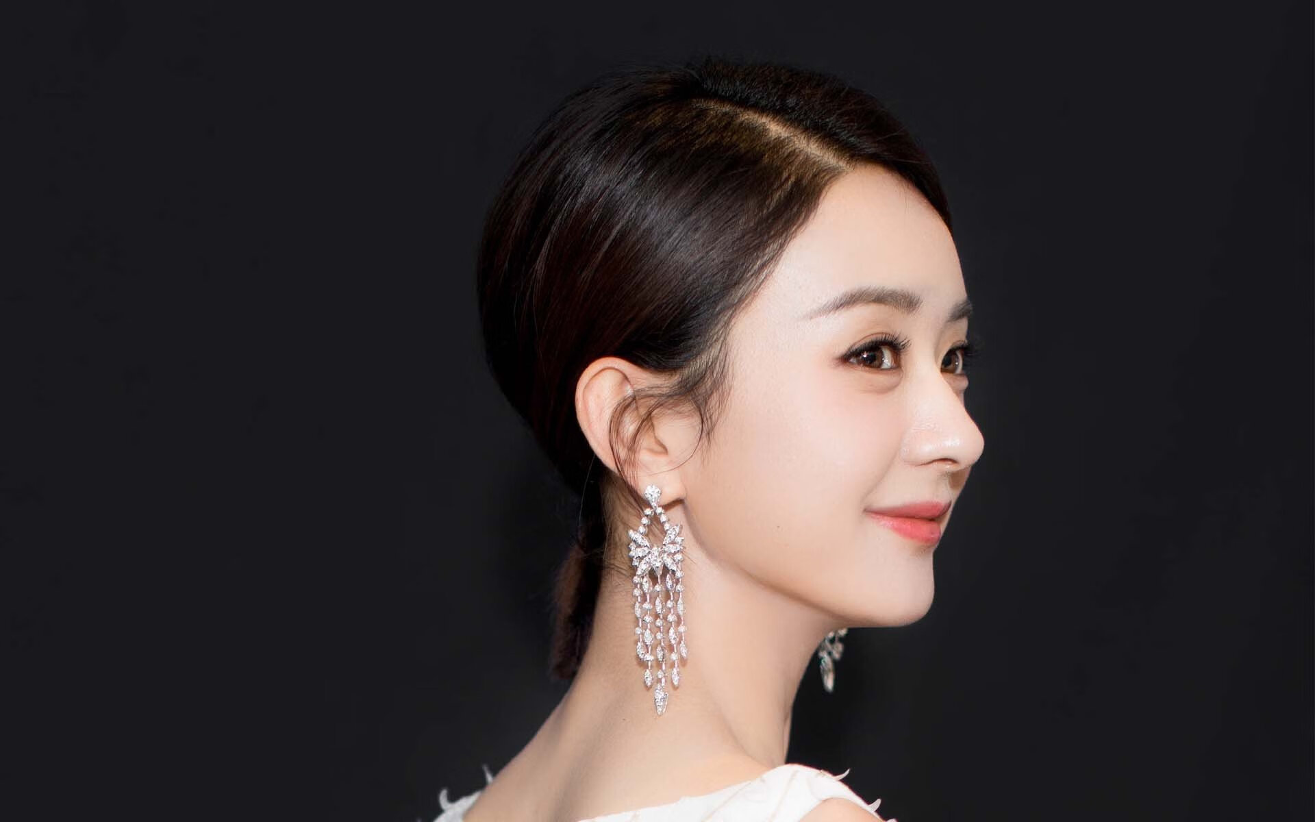 九游-拜仁中场站位流动性强，持续拉扯防线，拜仁 中场